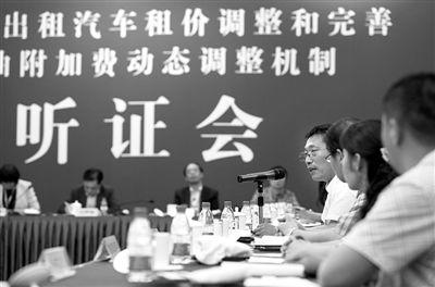 昨日，出租车司机代表王建生在发言。当天下午，北京出租车价格调整进行听证，仅一名听证代表不赞同涨价。新京报记者 浦峰 摄