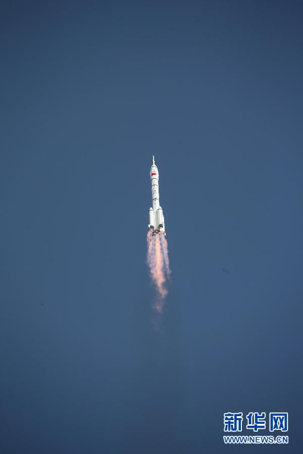 李克强、刘云山在京航天飞行控制中心观看飞船