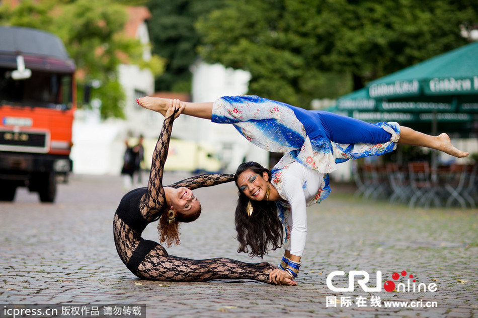 柔术视频_c字裤全透明柔术视频_透明柔术软功一字马 ...