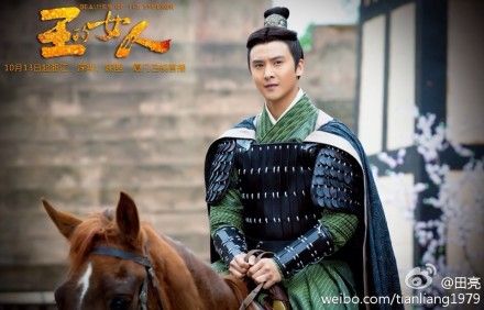 田亮烫头搞怪卖萌 首演将军英气逼人(图)>综艺>央视网