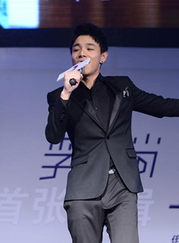 李尚尚绿色出行忙通告 被赞誉新人王谦虚回应