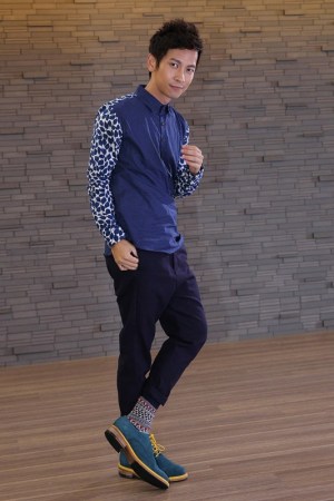 张智成发新碟化身爱情大使 鼓励粉丝勇敢说爱>综艺>央视网