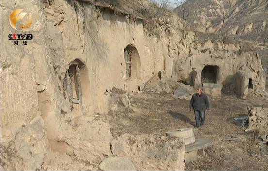 洪水冲垮后的窑洞