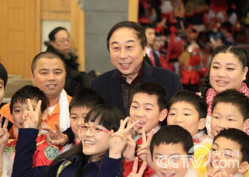 春晚二彩节目顺序微调开心麻花小品获赞_春节联