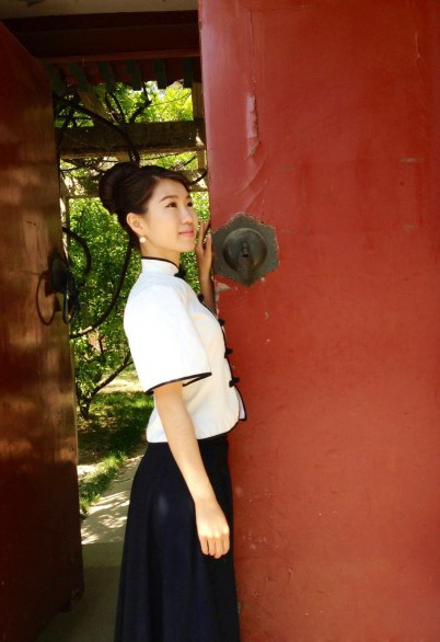 习总书记握手北大才女是《中国成语大会》选手