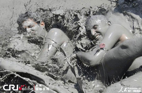 Corea del Sur celebra festival del barro medicinal