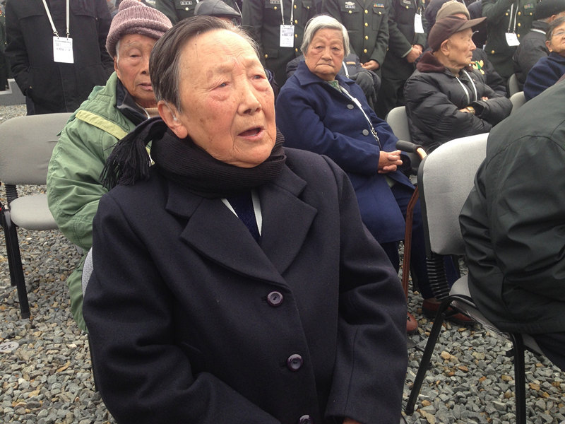 图为南京大屠杀幸存者代表夏淑琴老人。