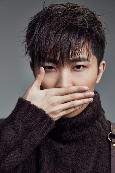 徐良全新写真展酷MAN形象 黑衣短发显熟男魅