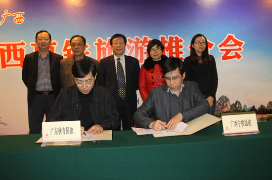 见证客源互送合作协议 唐晓宁 摄影