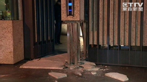 台湾知名豪宅发生保安被电子门夹死意外（图）