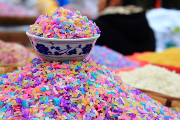 Arroz de cinco colores de los Buyi para la Fiesta de Primavera