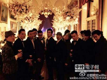 周杰伦婚后欢乐趴曝光 气温零下裸身跳水玩疯(图)
