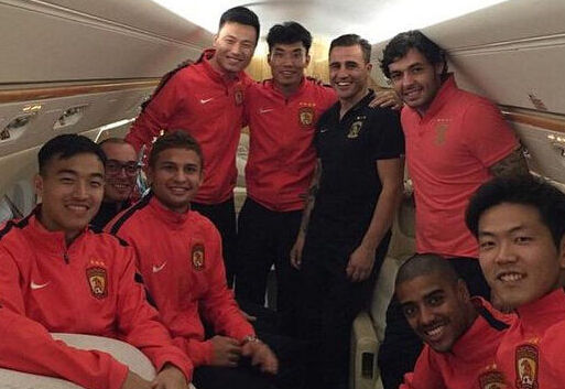 恒大再乘许家印价值3亿专机抵澳 将帅舱内合_
