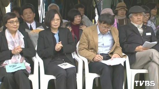 蔡英文柯文哲同台相邻而座全程零互动（图）