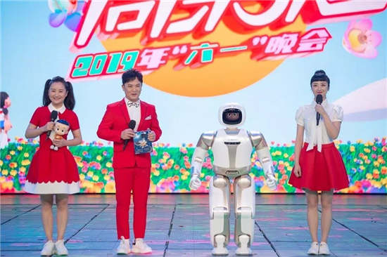金豆哥哥,杜悦姐姐和徐柳姐姐怎么和机器人在一起呢?