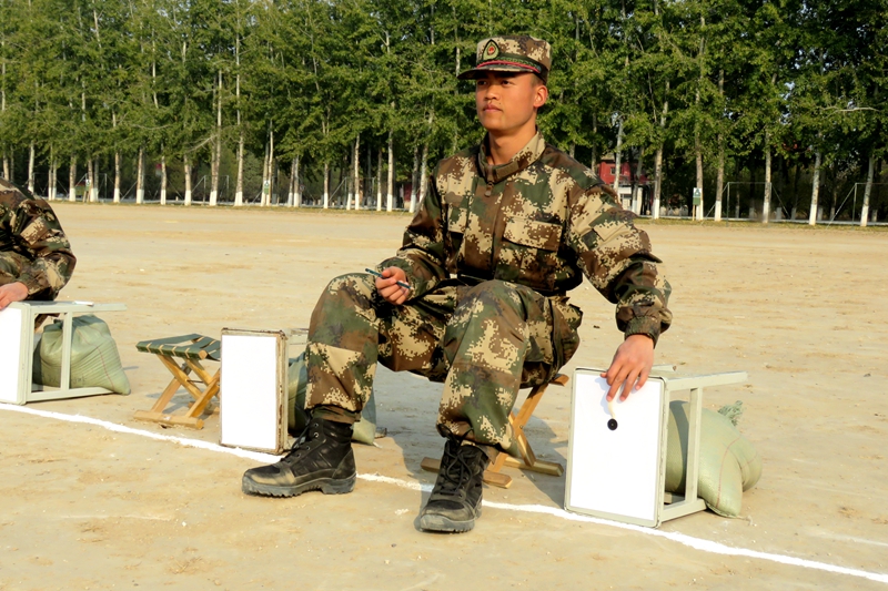 少数民族战士在身边 民族团结进步在心间