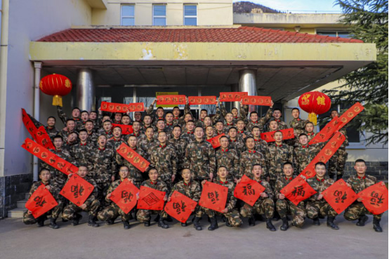 【新春走基层】武警“兵味”春联幸福爆棚 这份浓浓祝福请收下