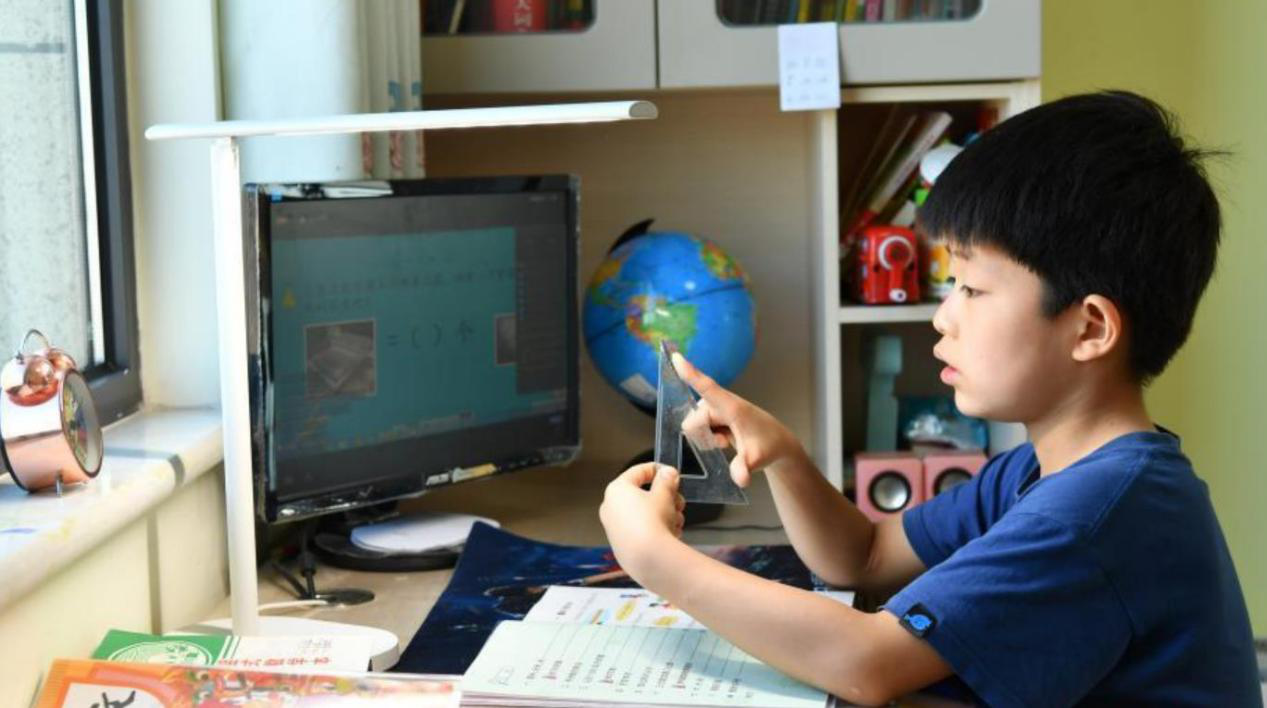 『抗疫一线报告』【抗疫一线报告】民政部回应多地暂停婚姻登记：感情深，哪天都是好日子