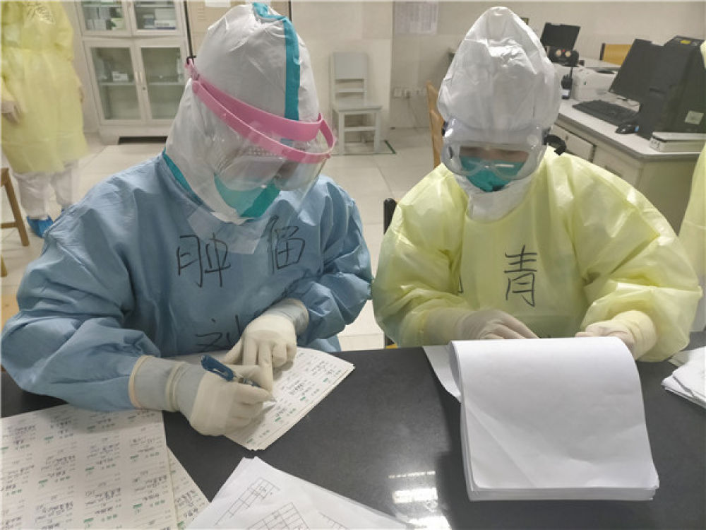 『赤子之歌』赤子之歌——记奋战在抗疫一线的90后白衣战士