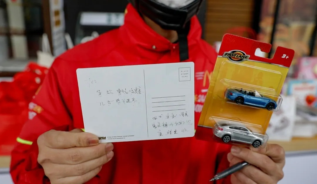 『上海』上海街头的这一幕太暖!