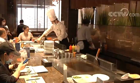 「餐饮店」@武汉市民，汉街部分餐饮店已恢复堂食 入店需扫码、测体温