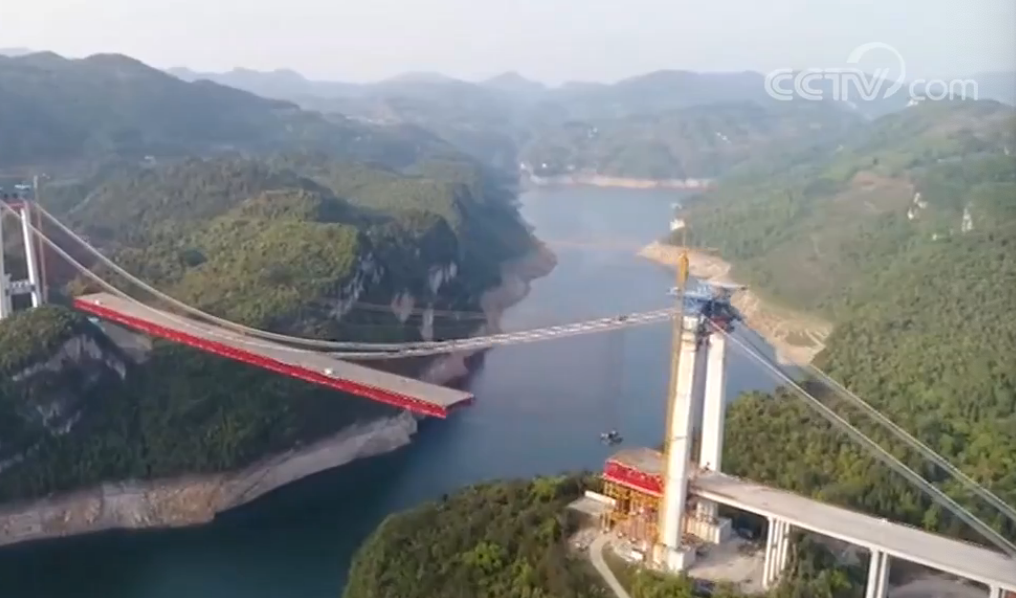 贵州▲横跨飞龙湖国家湿地公园 遵余高速飞龙湖乌江大桥合龙