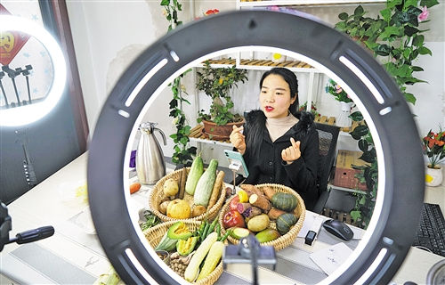 电商山东平邑打通农村物流“最后一公里” 电商“村村通” 物流加速跑