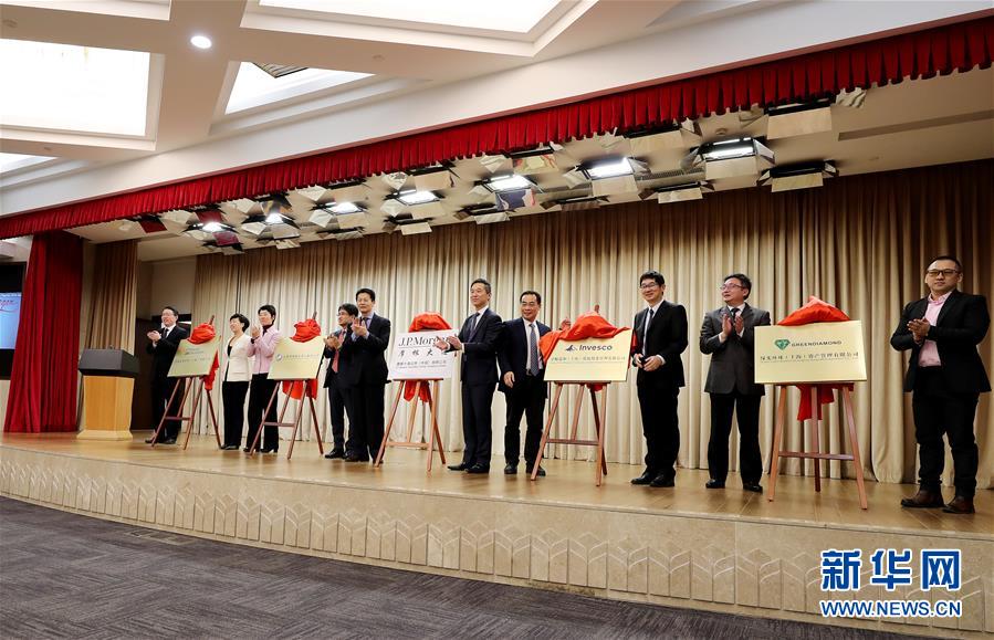 (新华全媒头条·两会特别报道·图文互动)(1)砥砺前行 使命必达——从全国两会看中国信心