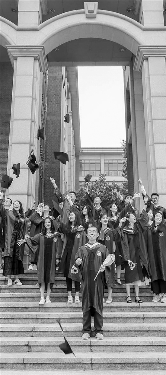 钱江晚报浙工大64岁“毕业生爷爷”很燃，退休后备考读研