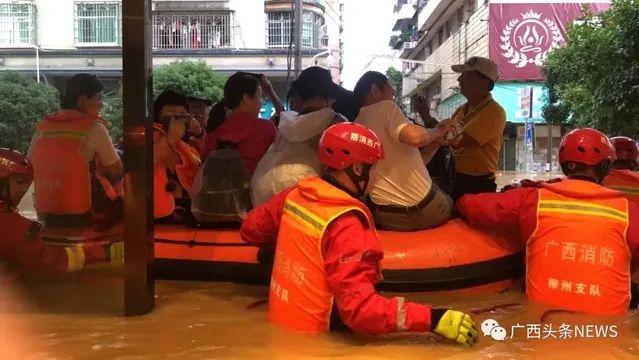 娘子军|在广西抢险抗洪第一线，她们是乘风破浪的“娘子军”