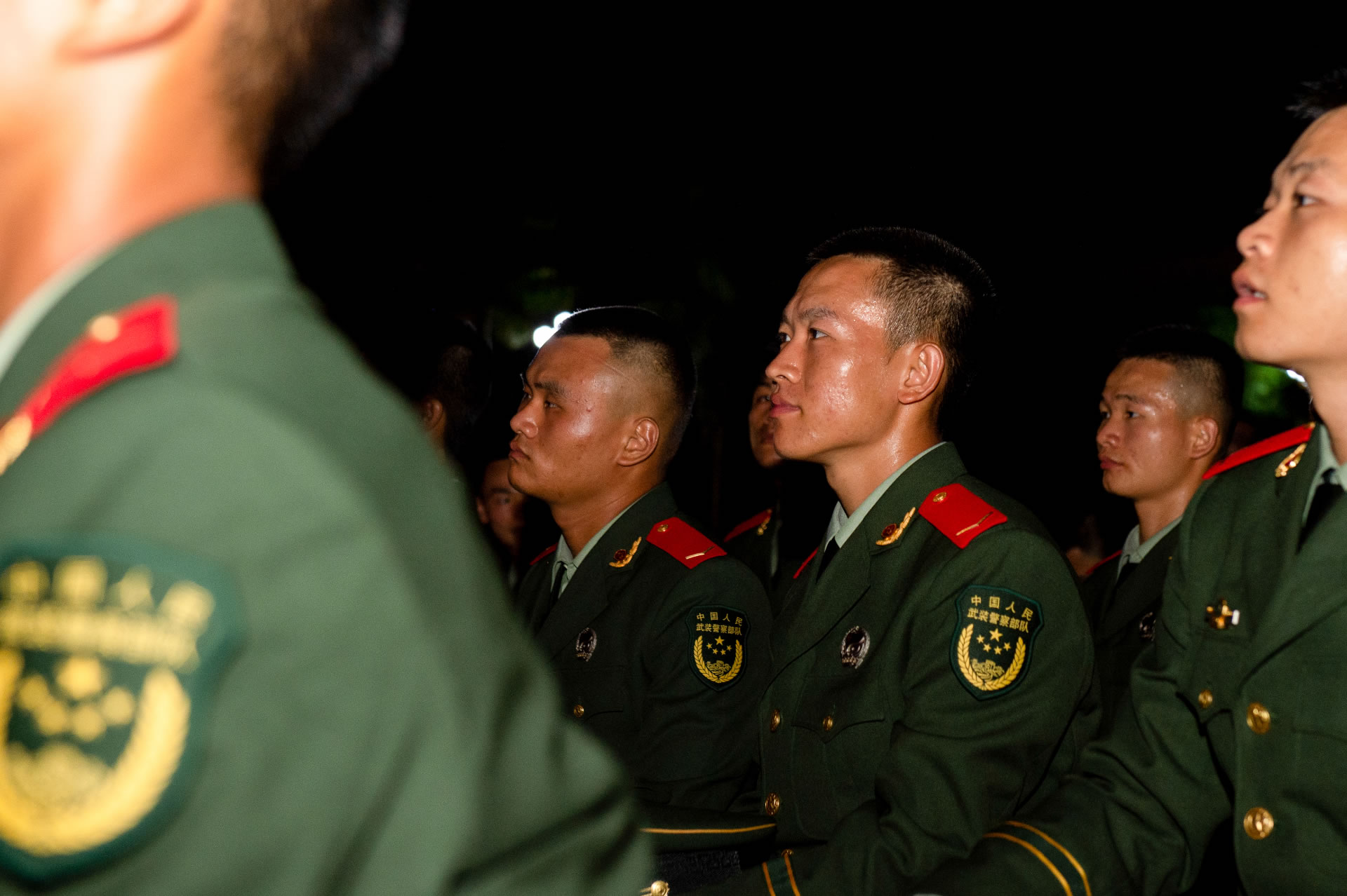 广西贵港|广西贵港：庆“八一”军民联欢晚会进军营