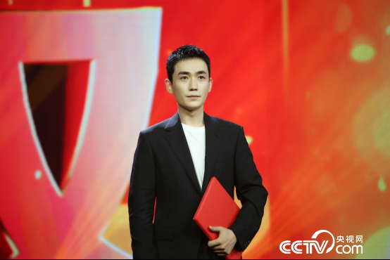 武汉籍演员朱一龙讲述抗疫代表最美教师华雨辰的故事