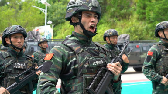 围观|围观！武警韶关支队特战队员“超燃”入队仪式