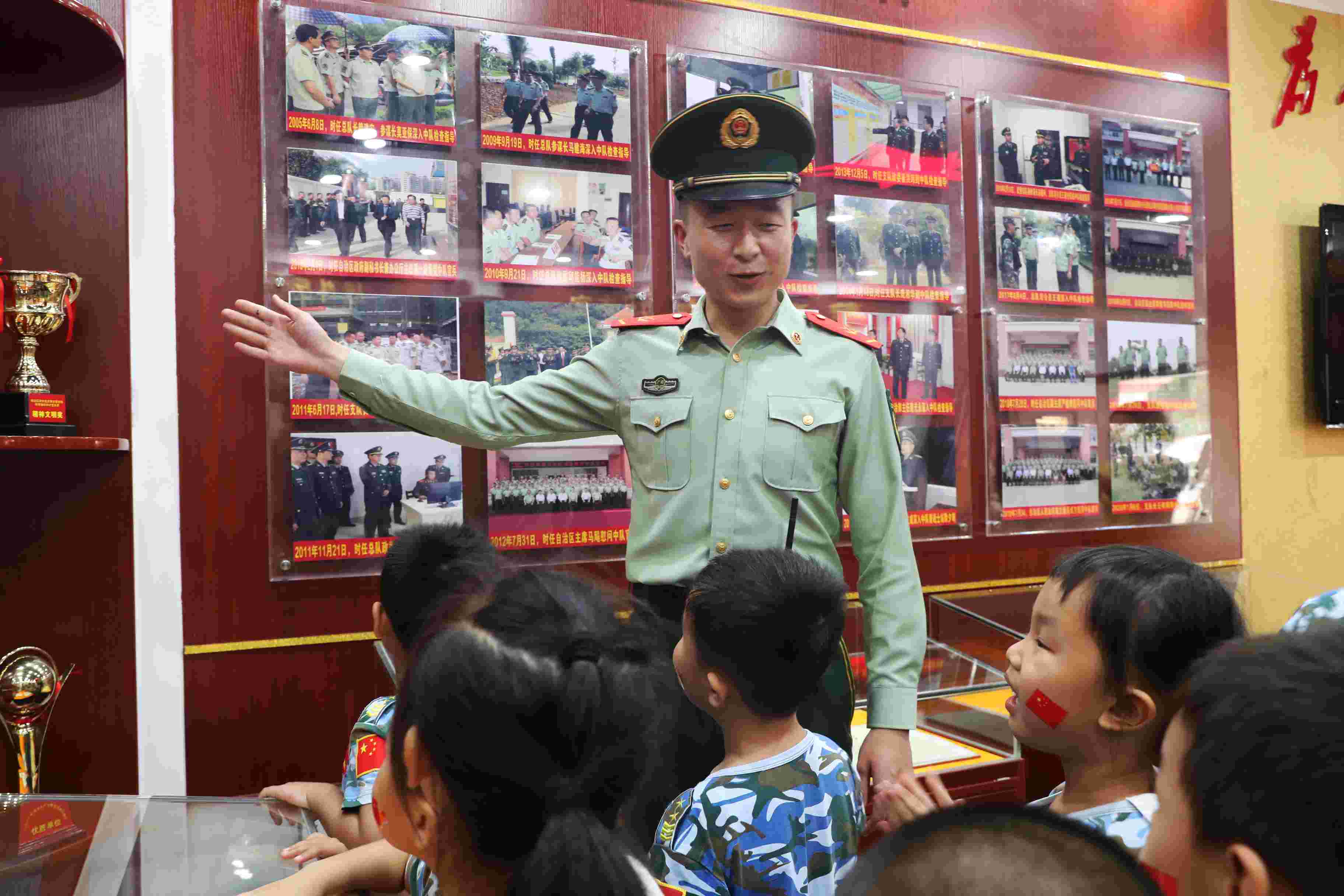 萌娃|萌娃进军营，画面太美