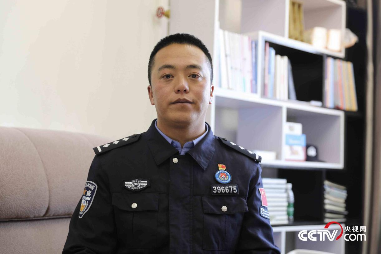 马攸木拉山与女儿悠悠 图1