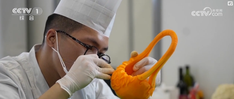 【弘扬工匠精神】郑云海：刀下生花_点“食”成金 图3