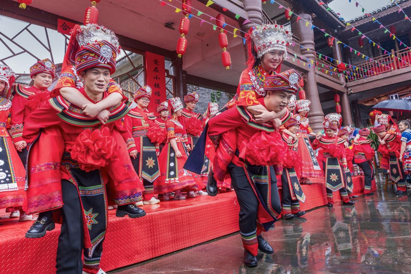 集体婚礼现场(李忠林/摄)