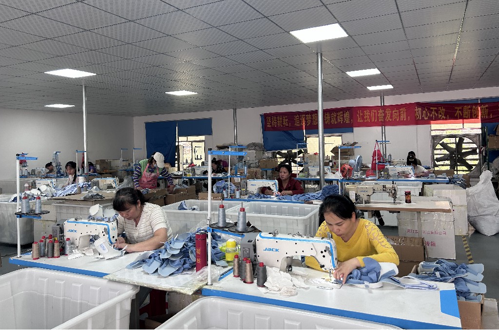 就业帮扶车间生产一角(唐慧/摄)