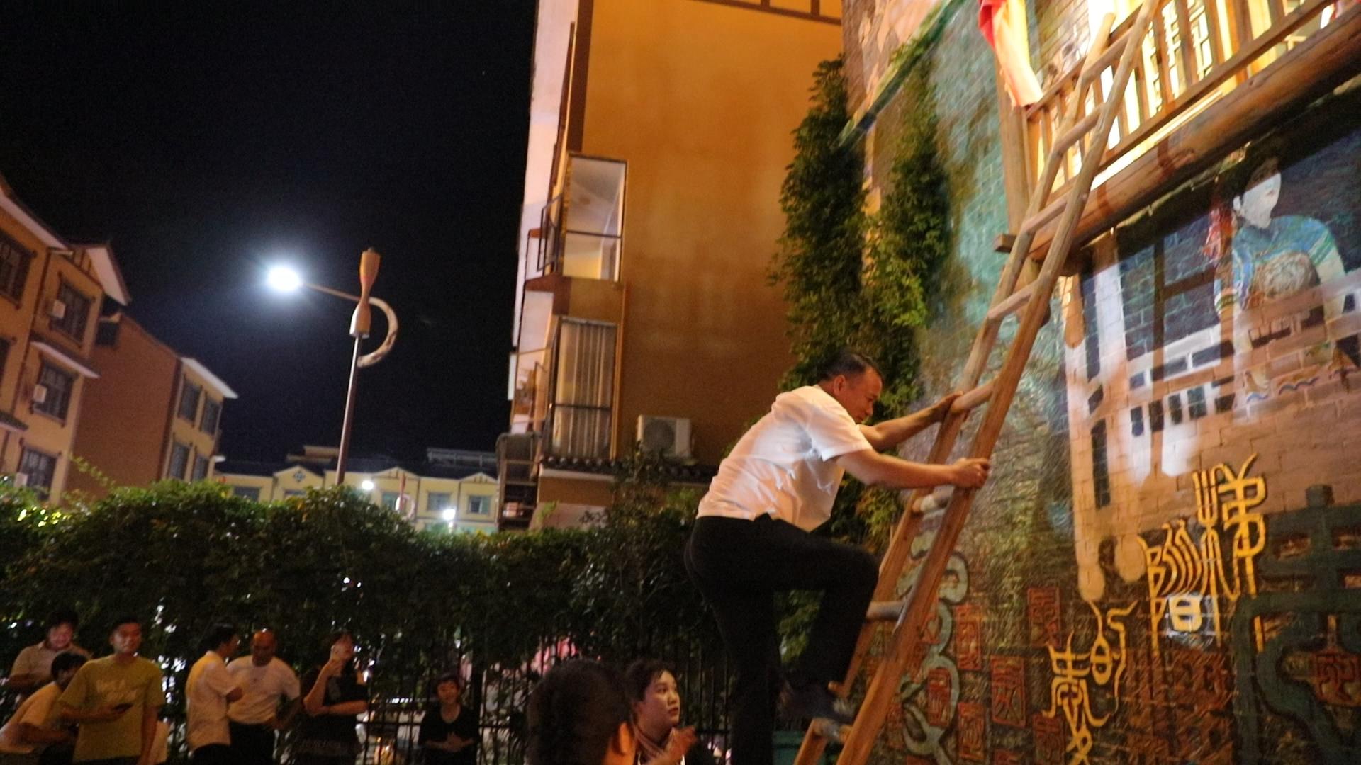 瑶族爬楼(黄春华/摄)