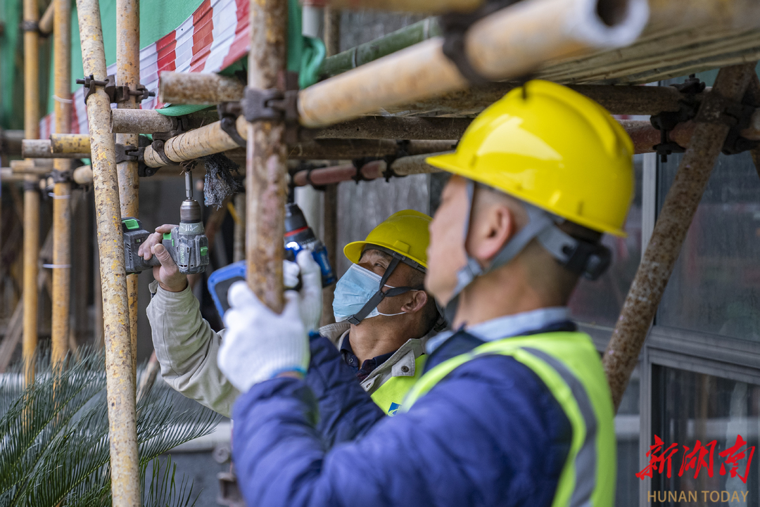 (12月4日,湖南省殘疾人托養服務中心重度殘疾人托養綜合樓精裝修工程施工現場。)
