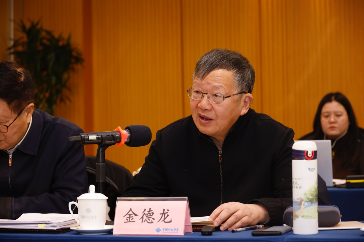 廣電總局理論文獻片創作領導小組副組長金德龍