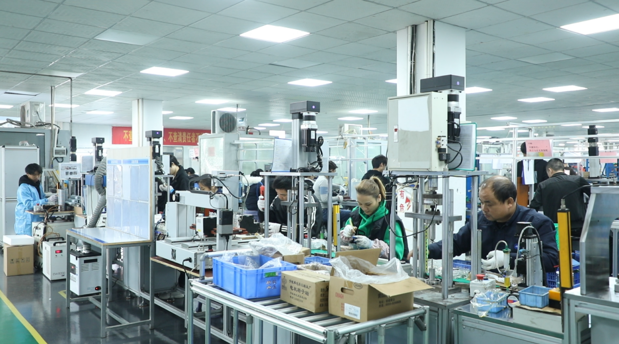 生产车间(蓝玉春/摄)