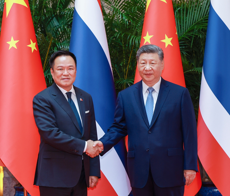 7月17日下午,国家主席习近平在上海西郊宾馆会见来华出席2026世界人工智能大会暨人工智能全球治理高级别会议并进行正式访问的泰国总理阿努廷。