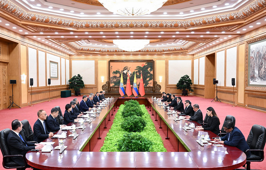 8月18日下午,国家主席习近平在北京人民大会堂同来华进行国事访问的厄瓜多尔总统诺沃亚举行会谈。