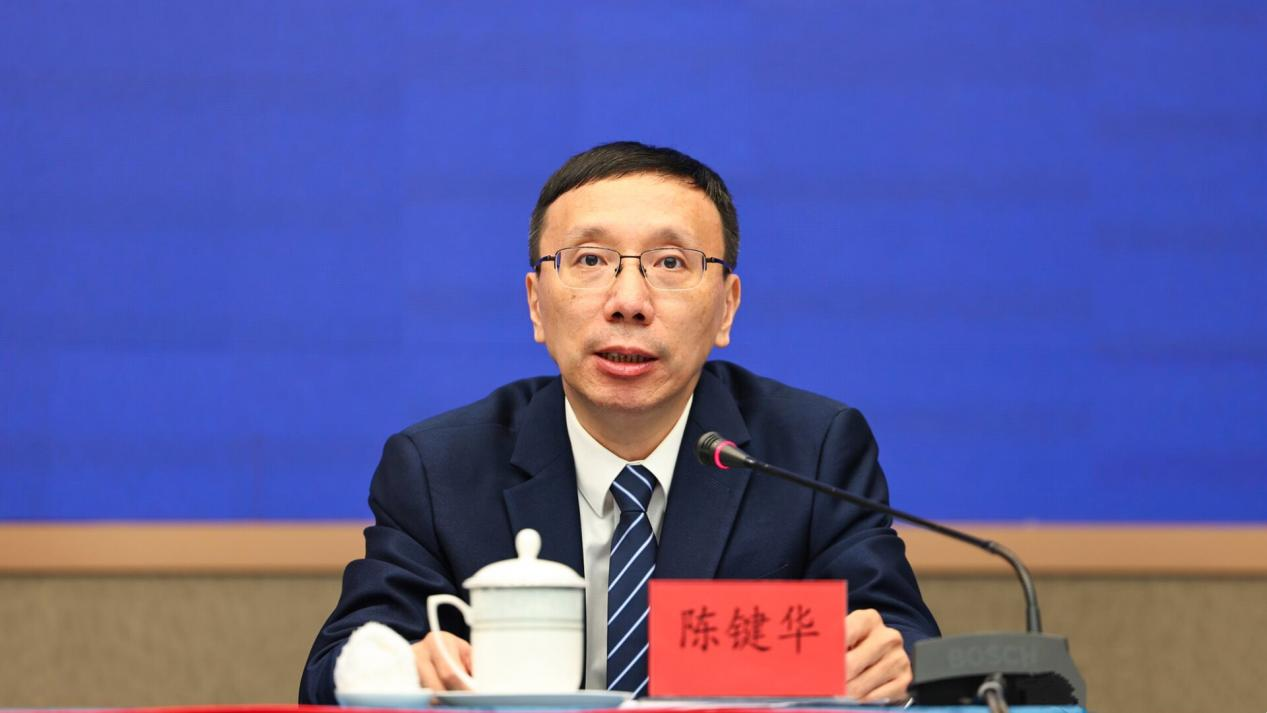 廣州市人民政府副秘書長陳鍵華。