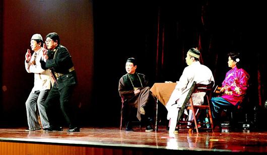 图文:爆笑方言贺岁剧《海底捞月》上演