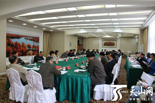 全国政协调研组就加强农村宗教事务管理来新疆