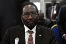 Mali&acute;s transition president beaten by demonstrators