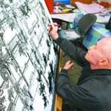 Old Beijinger paints courtyard houses with pen and ink
