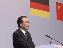 Le Premier ministre chinois appelle à redoubler d&acute;efforts pour promouvoir les relations d&acute;affaires sino-allemandes 
